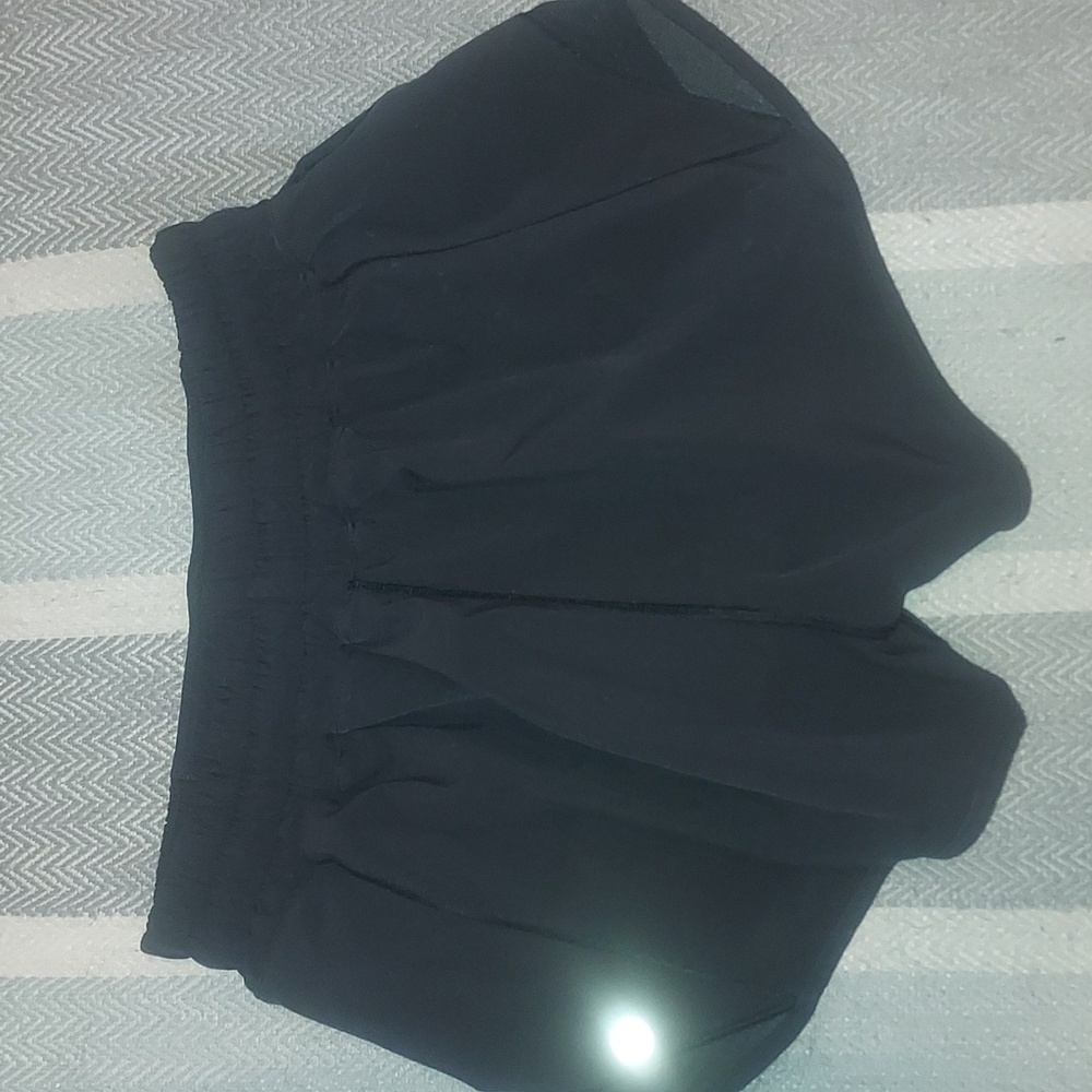 Lululemon black hotty hot shorts size 2__ 2.5"